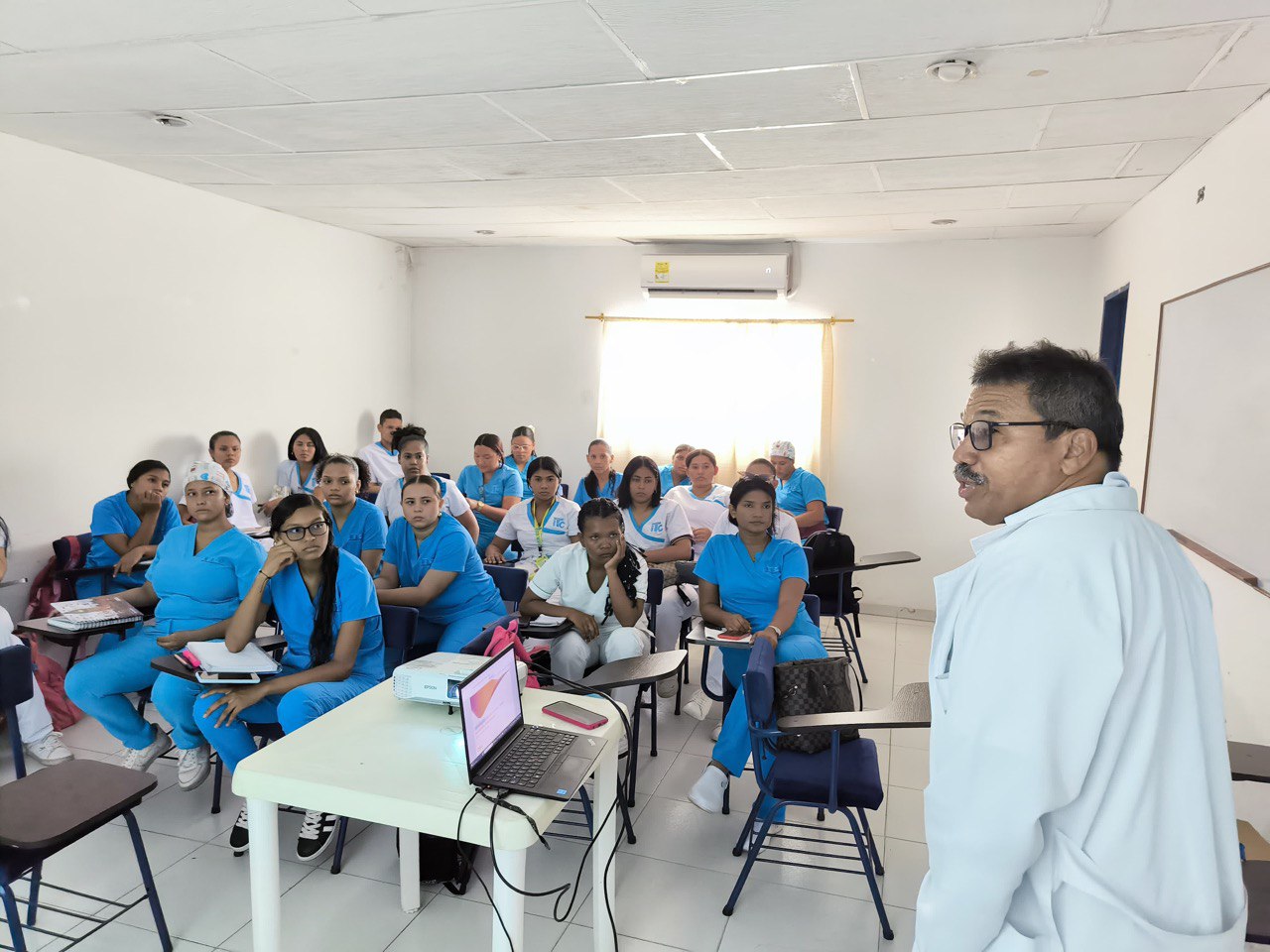 photo 4992488518110523048 y