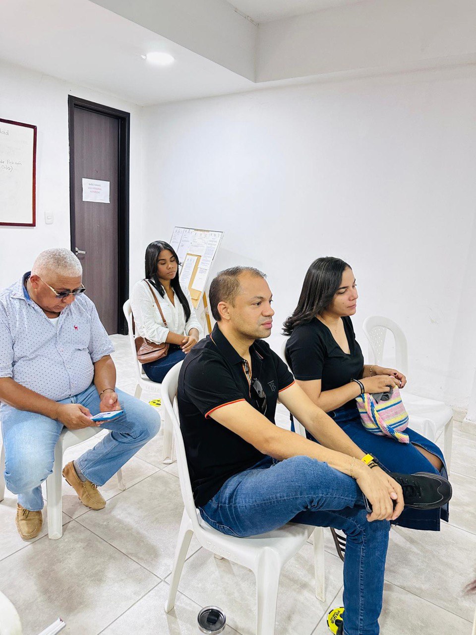 photo 5017303361678060778 y